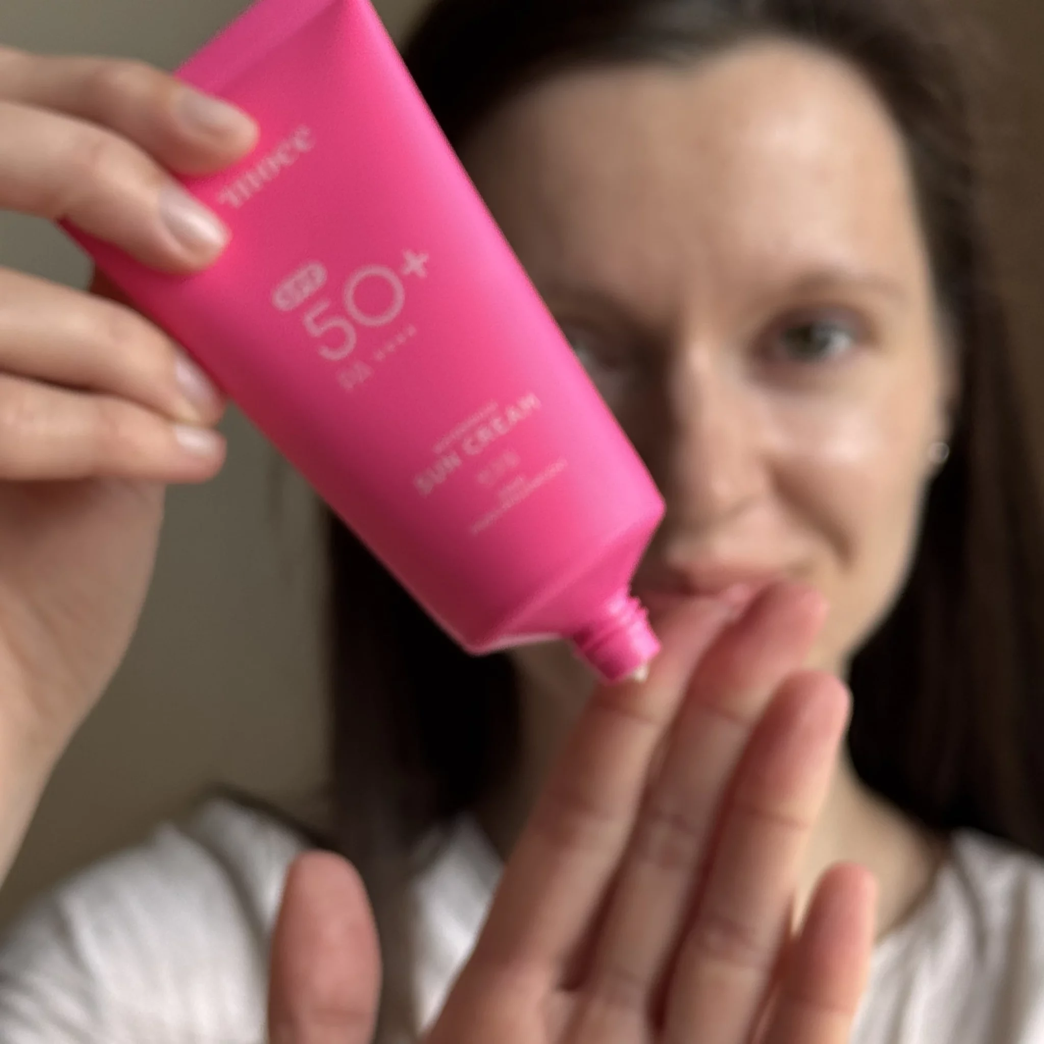Wodoodporny krem i przeciwsłoneczny spray do twarzy i ciała SPF50+ od moee - moja opinia 1