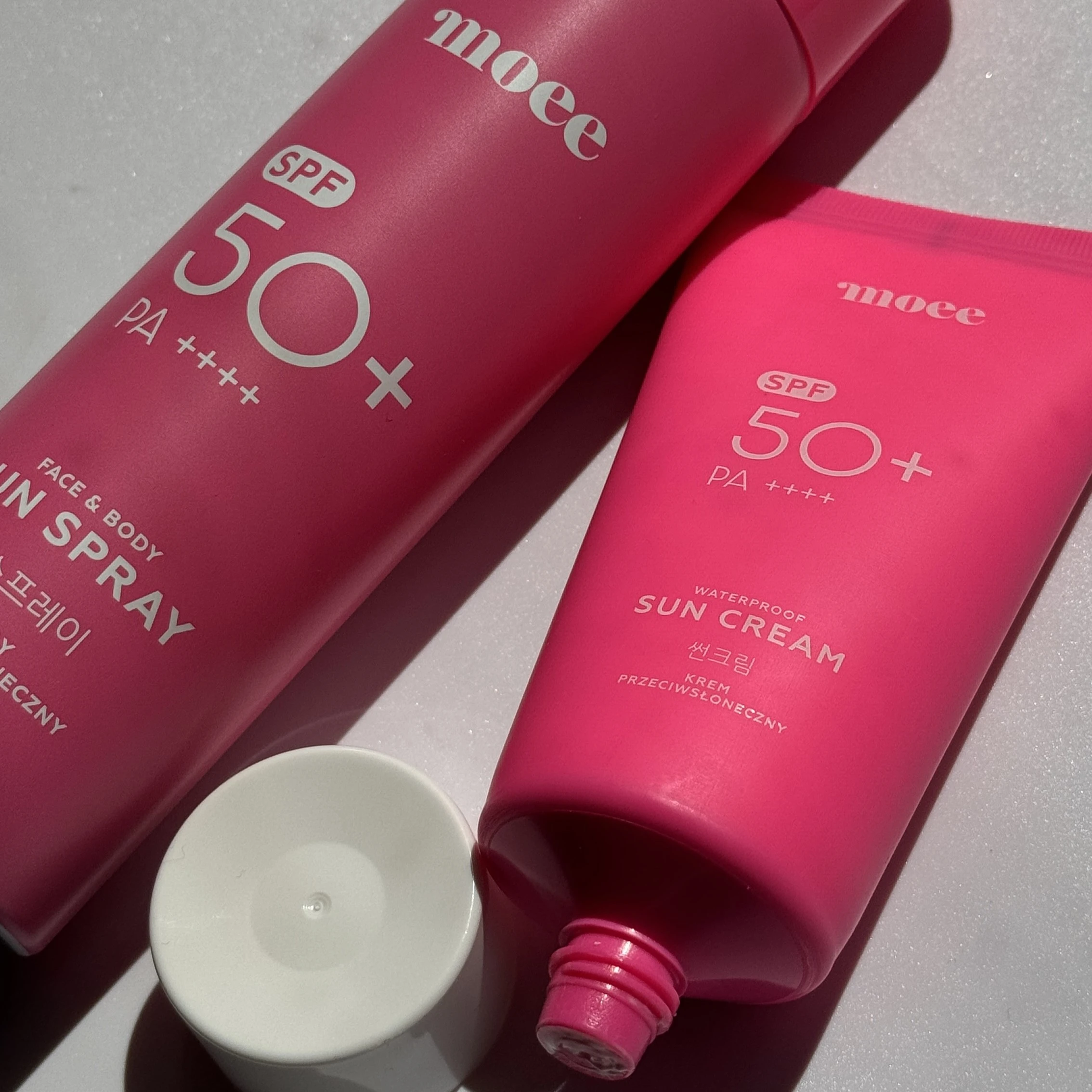 Wodoodporny krem i przeciwsłoneczny spray do twarzy i ciała SPF50+ od moee - moja opinia